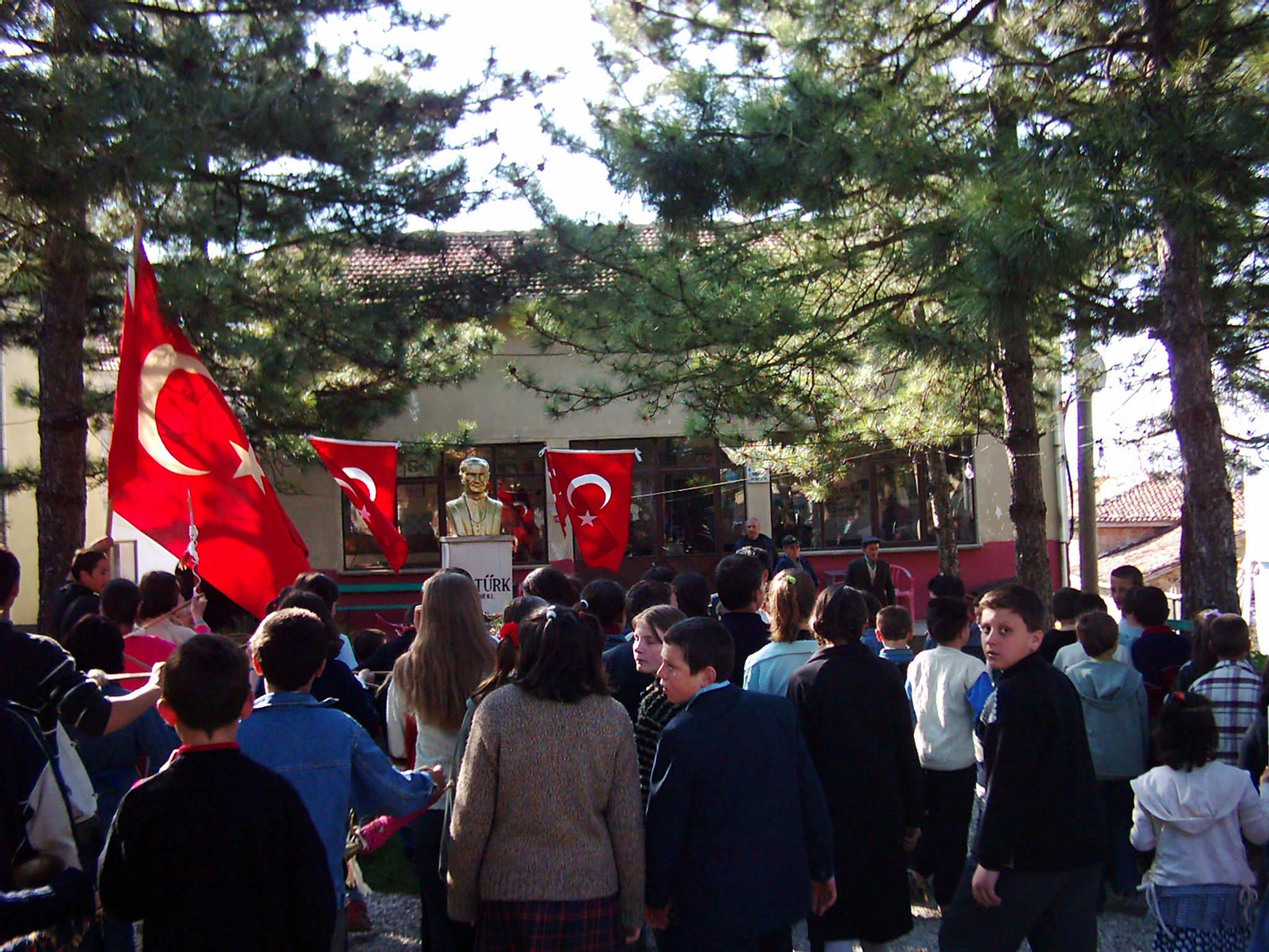 23 Nisan 2004